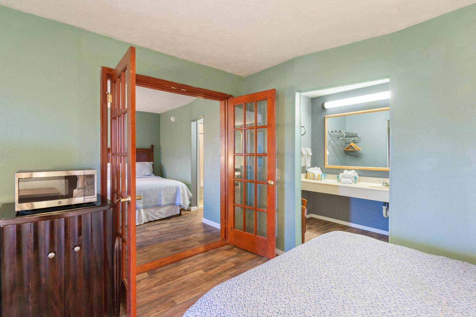 Williamsburg Suites Exteriör bild